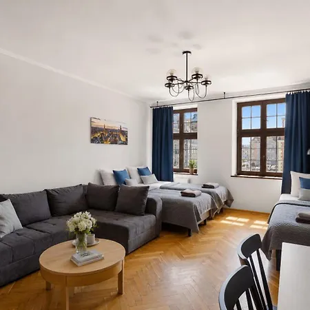 Market Square View Cozy 2 As R425 *